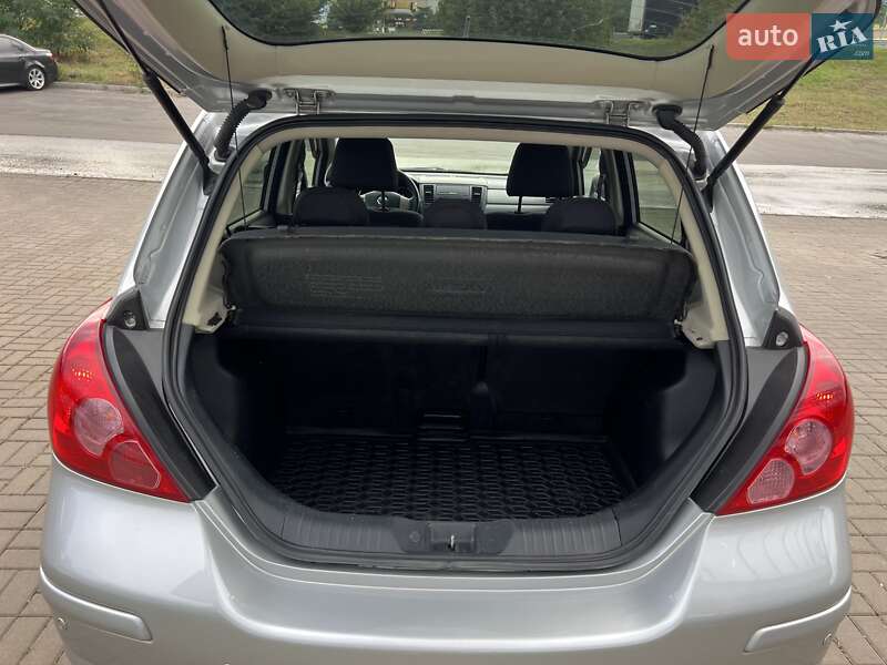 Хэтчбек Nissan TIIDA 2008 в Киеве