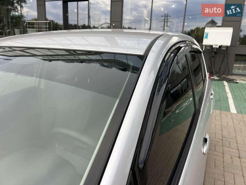 Хэтчбек Nissan TIIDA 2008 в Киеве