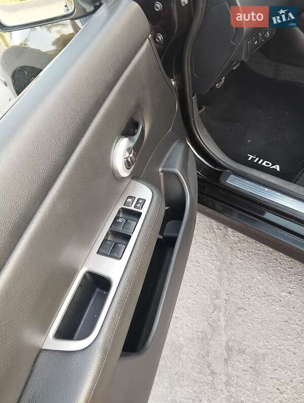 Седан Nissan TIIDA 2010 в Ковелі