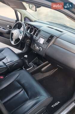 Седан Nissan TIIDA 2010 в 