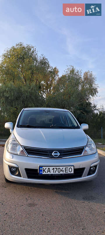 Хетчбек Nissan TIIDA 2010 в Києві фото 2 Хетчбек Nissan TIIDA 2010 в Києві