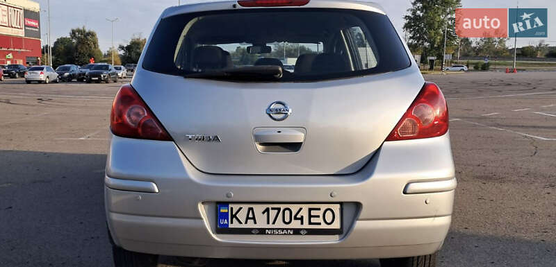 Хетчбек Nissan TIIDA 2010 в Києві фото 8 Хетчбек Nissan TIIDA 2010 в Києві