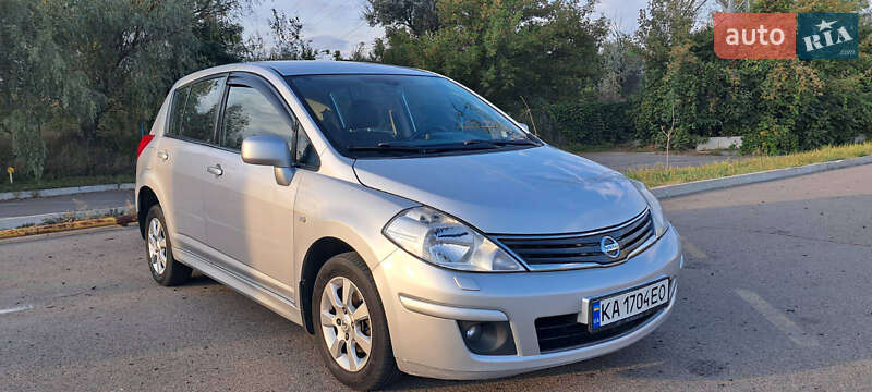 Хетчбек Nissan TIIDA 2010 в Києві фото 11 Хетчбек Nissan TIIDA 2010 в Києві