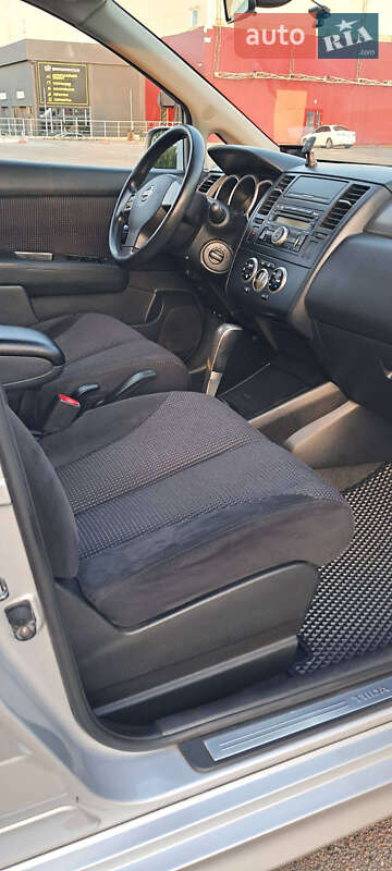 Хетчбек Nissan TIIDA 2010 в Києві фото 27 Хетчбек Nissan TIIDA 2010 в Києві