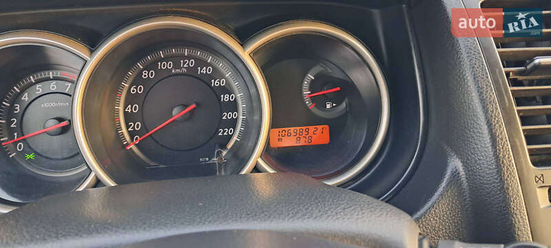 Хетчбек Nissan TIIDA 2010 в Києві фото 31 Хетчбек Nissan TIIDA 2010 в Києві