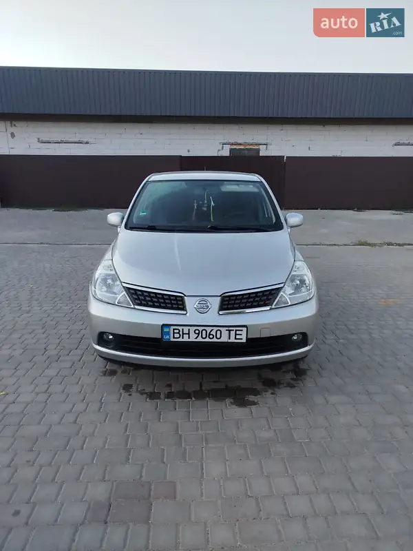 Nissan TIIDA 2006