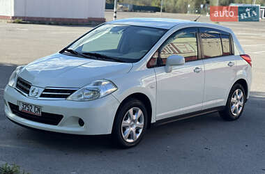 Хэтчбек Nissan TIIDA 2011 в Киеве