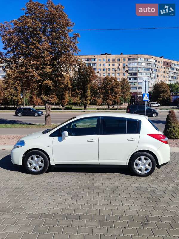 Хэтчбек Nissan TIIDA 2010 в Кривом Роге