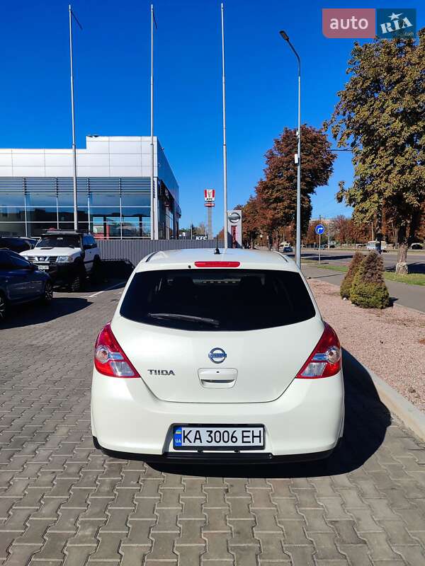 Хэтчбек Nissan TIIDA 2010 в Кривом Роге