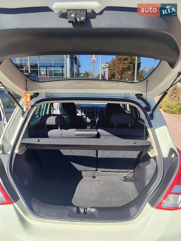 Хэтчбек Nissan TIIDA 2010 в Кривом Роге