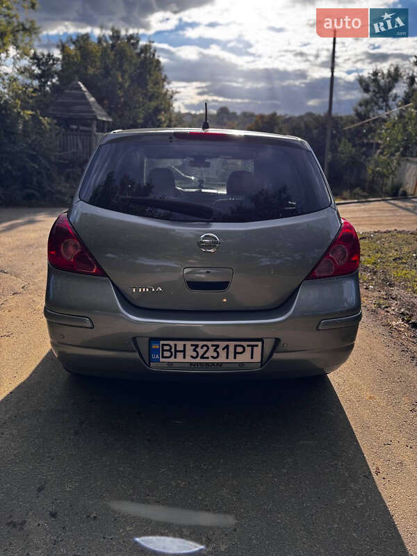 Хэтчбек Nissan TIIDA 2010 в Одессе