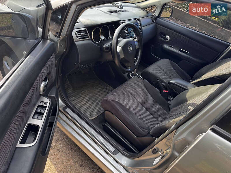 Хэтчбек Nissan TIIDA 2010 в Одессе