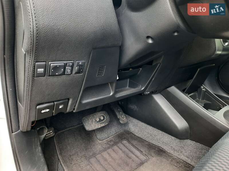 Хэтчбек Nissan TIIDA 2012 в Киеве фото 11 Хэтчбек Nissan TIIDA 2012 в Киеве