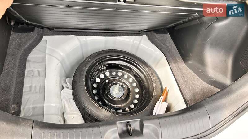 Хэтчбек Nissan TIIDA 2012 в Киеве фото 16 Хэтчбек Nissan TIIDA 2012 в Киеве