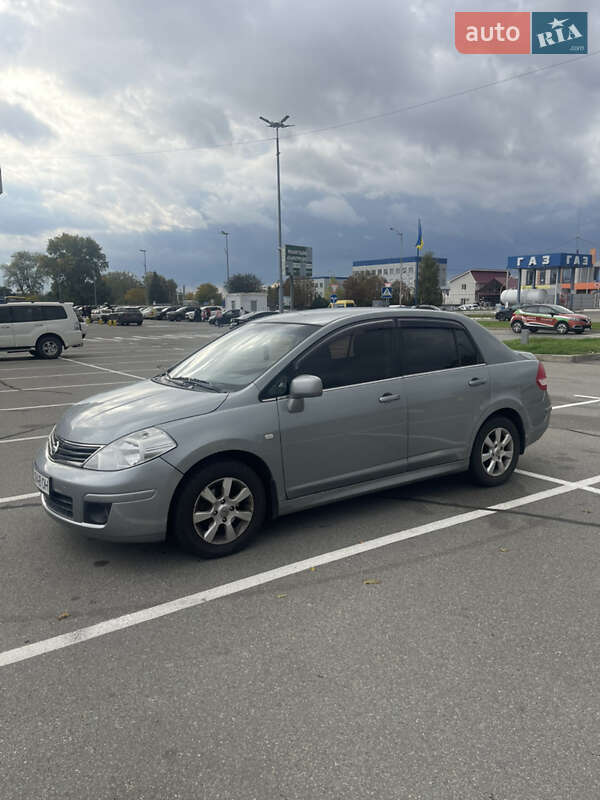 Седан Nissan TIIDA 2011 в Киеве фото Седан Nissan TIIDA 2011 в Киеве