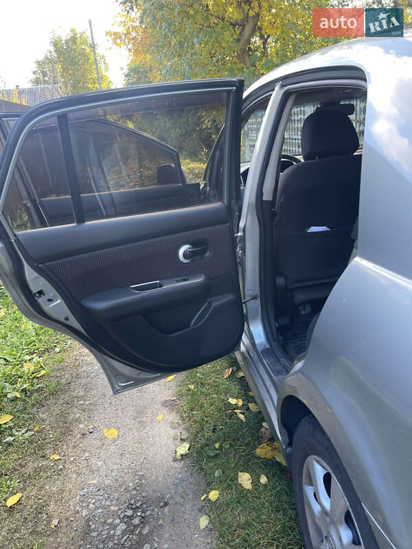 Седан Nissan TIIDA 2011 в Киеве фото 17 Седан Nissan TIIDA 2011 в Киеве