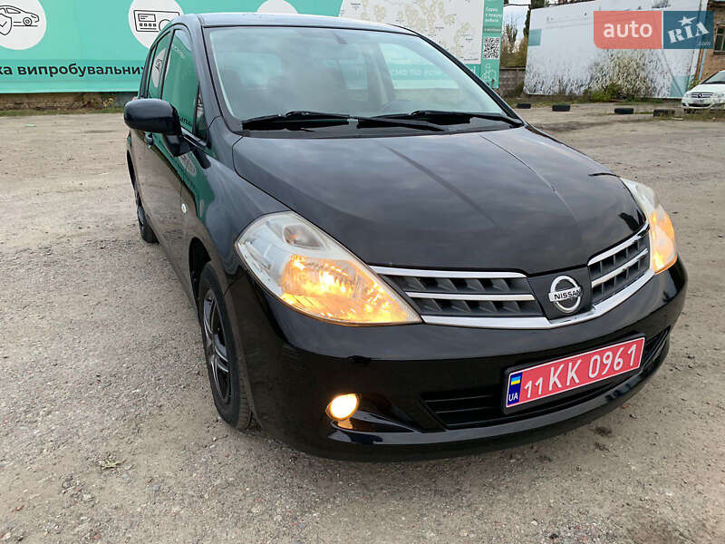 Nissan TIIDA 2012