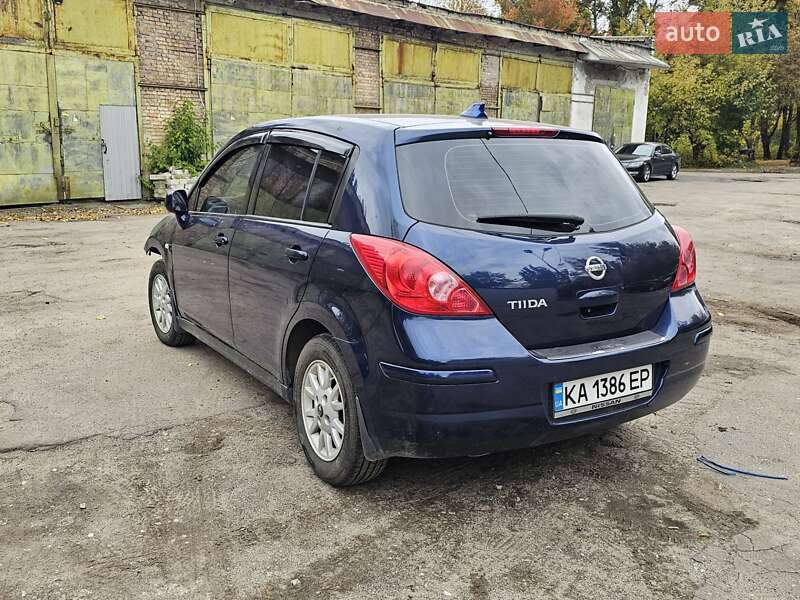 Хэтчбек Nissan TIIDA 2007 в Киеве