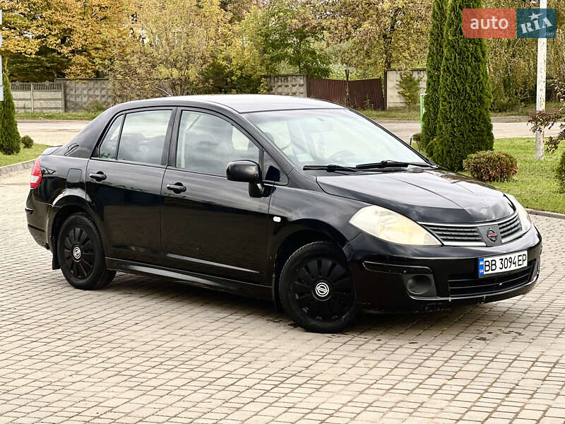 Седан Nissan TIIDA 2010 в Самборе