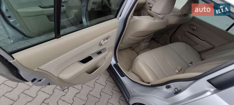 Хетчбек Nissan TIIDA 2012 в Хмельницькому