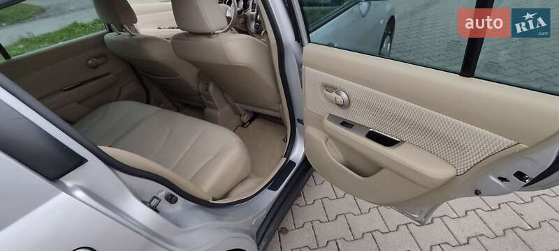 Хетчбек Nissan TIIDA 2012 в Хмельницькому