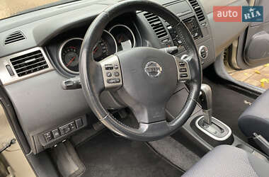 Хэтчбек Nissan TIIDA 2010 в 