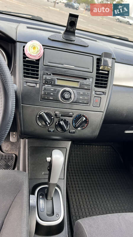 Хэтчбек Nissan TIIDA 2008 в Николаеве