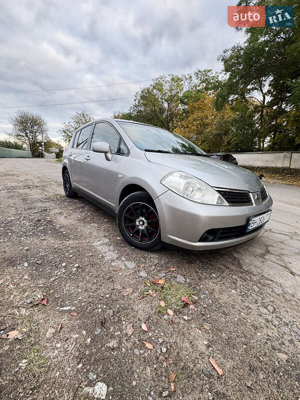 Хетчбек Nissan TIIDA 2006 в Одесі фото Хетчбек Nissan TIIDA 2006 в Одесі