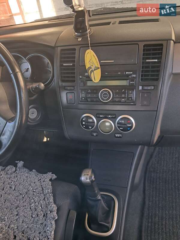 Хетчбек Nissan TIIDA 2007 в Городку