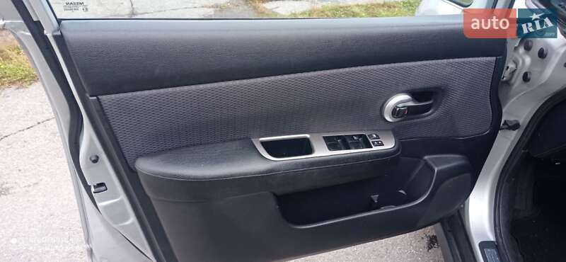 Хэтчбек Nissan TIIDA 2008 в Виннице