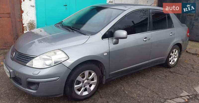 Седан Nissan TIIDA 2008 в Киеве