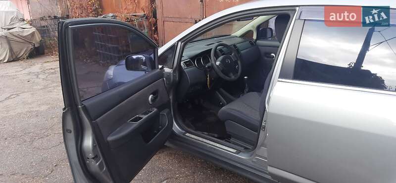 Седан Nissan TIIDA 2008 в Киеве