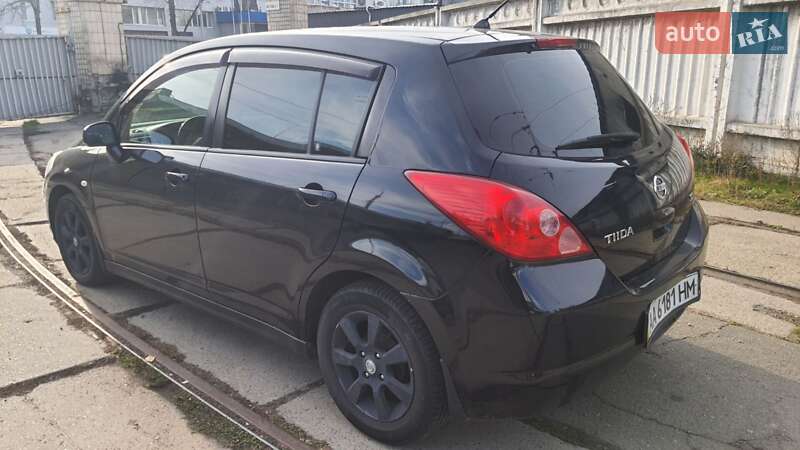 Хэтчбек Nissan TIIDA 2008 в Киеве