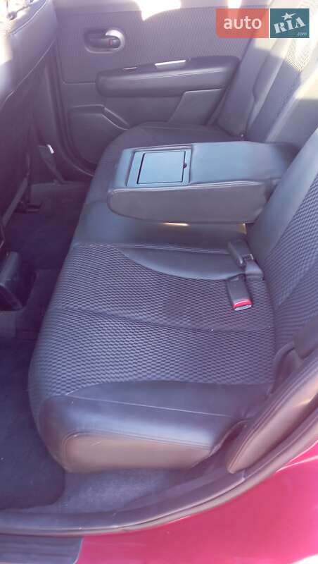 Хетчбек Nissan TIIDA 2010 в Миколаєві