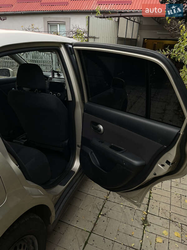 Седан Nissan TIIDA 2011 в Дружковке