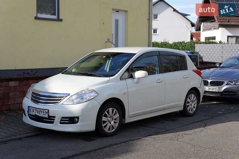 Хэтчбек Nissan TIIDA 2010 в Киеве