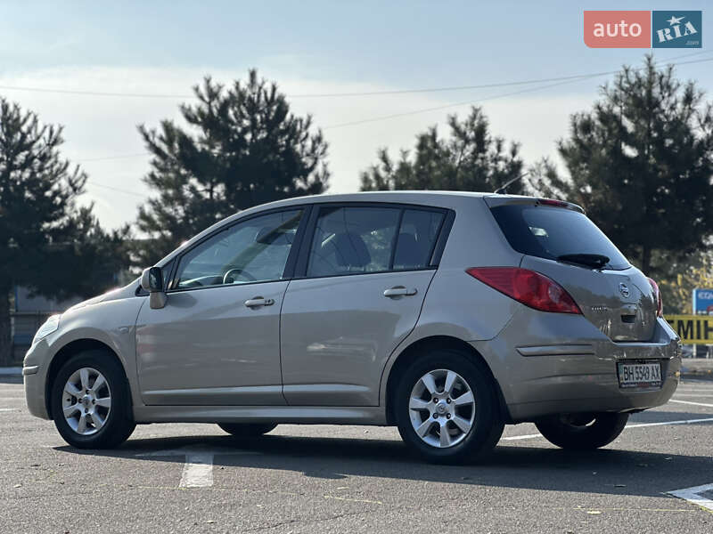 Хэтчбек Nissan TIIDA 2010 в Одессе