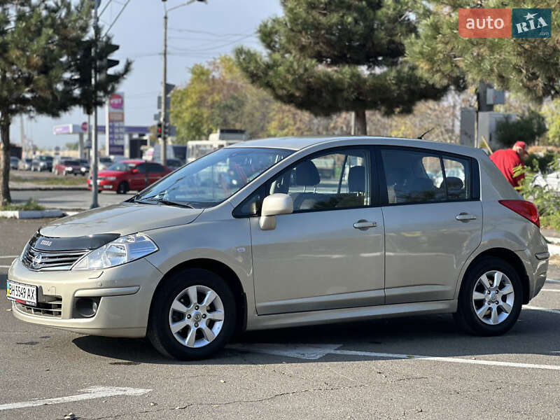 Хэтчбек Nissan TIIDA 2010 в Одессе