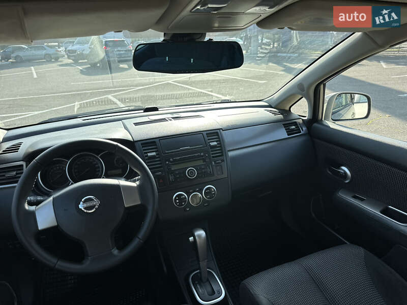 Хэтчбек Nissan TIIDA 2010 в Одессе