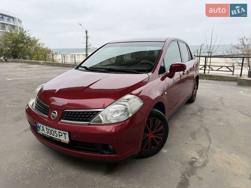 Nissan TIIDA 2008