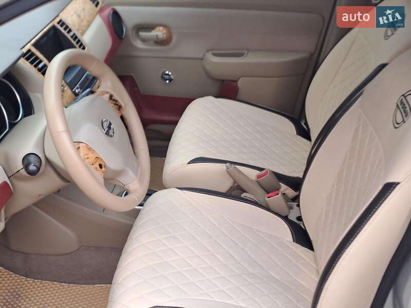 Хэтчбек Nissan TIIDA 2006 в Одессе