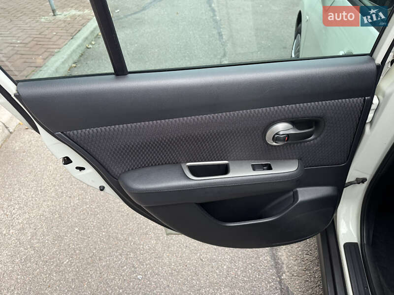 Хэтчбек Nissan TIIDA 2010 в Киеве фото 17 Хэтчбек Nissan TIIDA 2010 в Киеве
