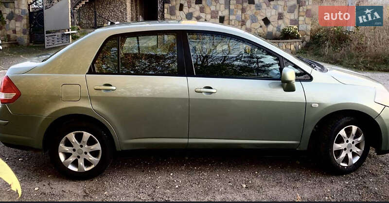 Седан Nissan TIIDA 2008 в Тернополі