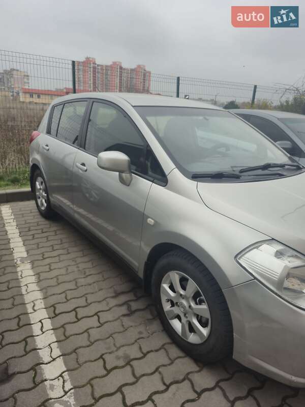 Хэтчбек Nissan TIIDA 2007 в Черноморске фото 3 Хэтчбек Nissan TIIDA 2007 в Черноморске