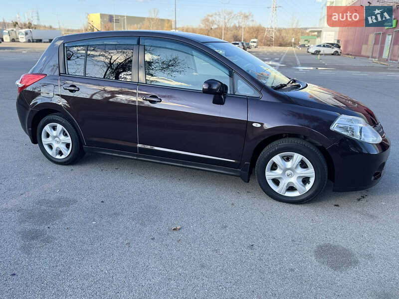 Хэтчбек Nissan TIIDA 2011 в Киеве