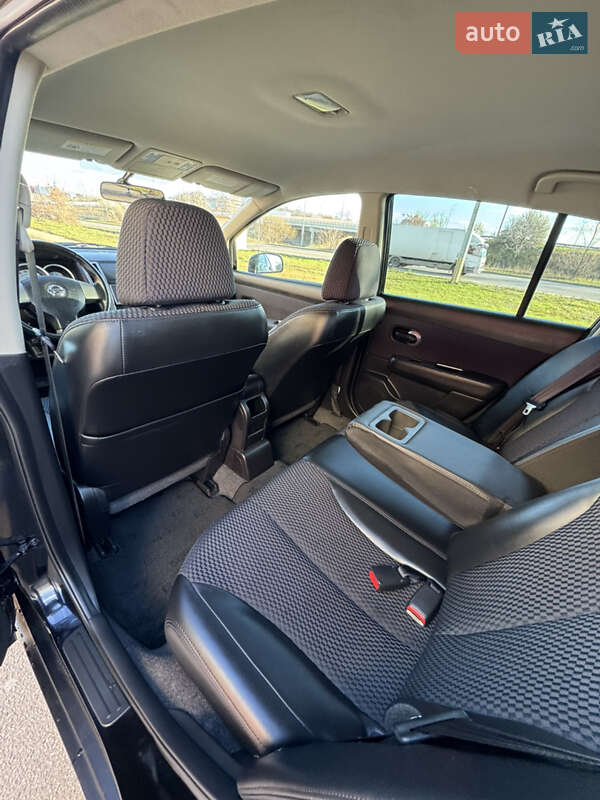 Хэтчбек Nissan TIIDA 2010 в Киеве