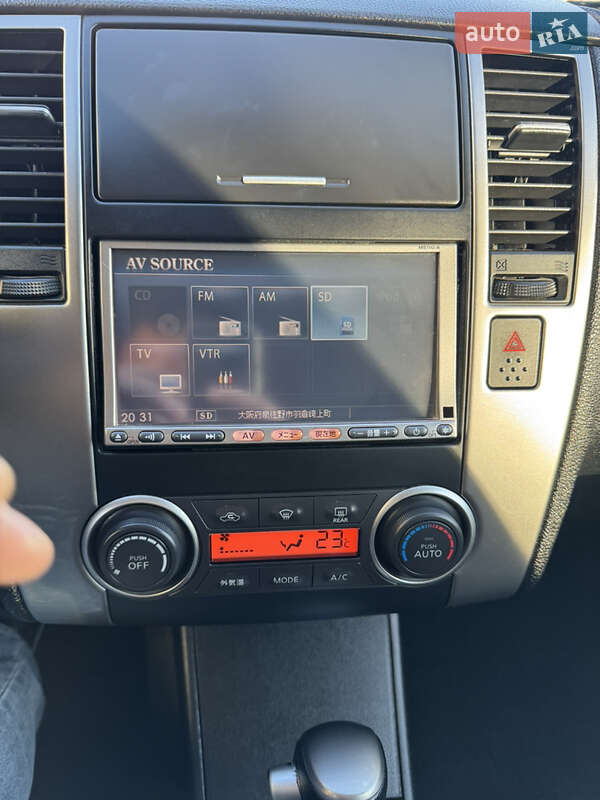 Хэтчбек Nissan TIIDA 2010 в Киеве