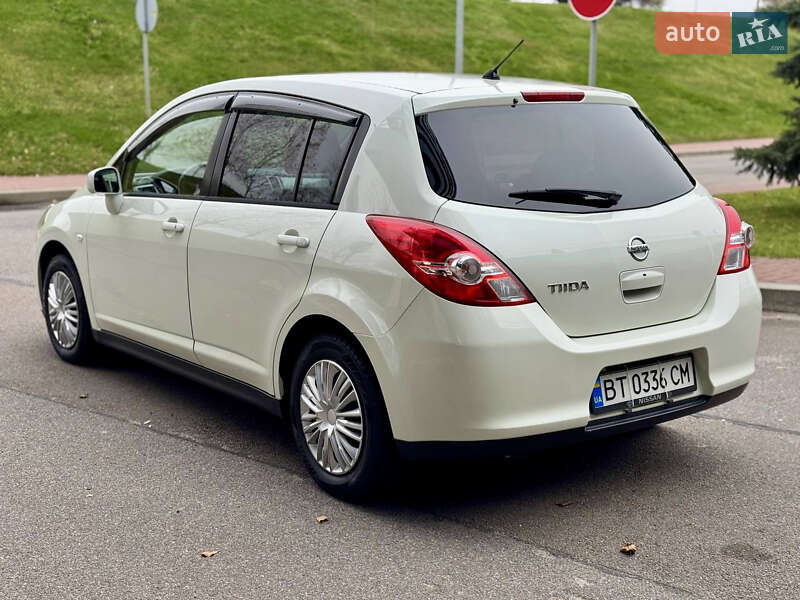 Хэтчбек Nissan TIIDA 2010 в Белой Церкви