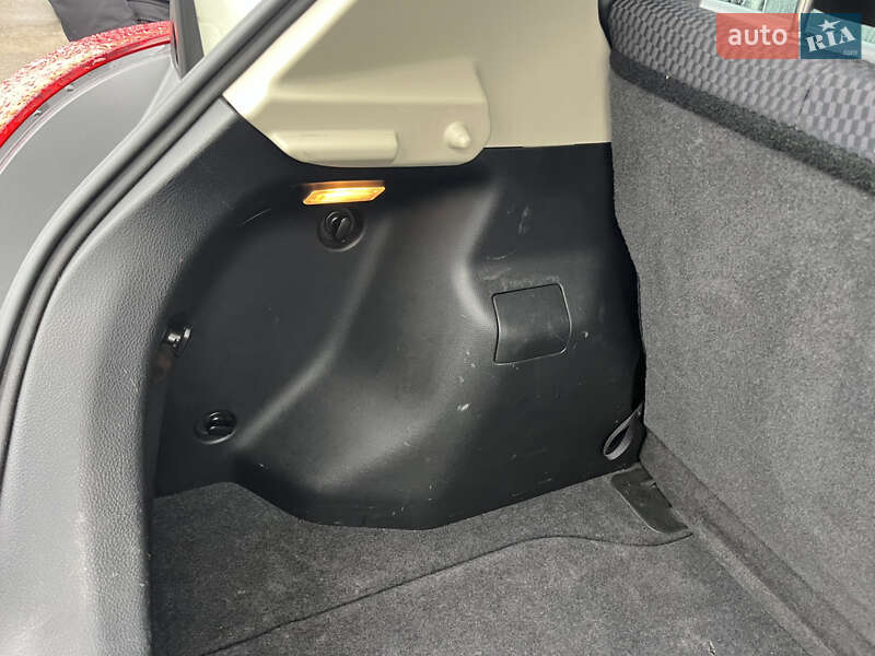 Хэтчбек Nissan TIIDA 2010 в Белой Церкви