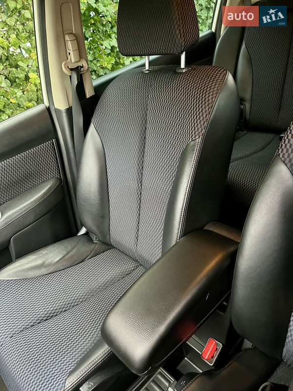 Хэтчбек Nissan TIIDA 2010 в Белой Церкви